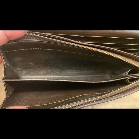 (SOLD) Auth Gucci Wallet on chain - Picture 6 of 15